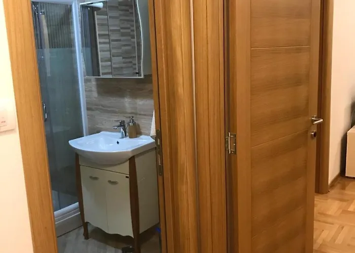 Jakovljevic Aparthotel 3*